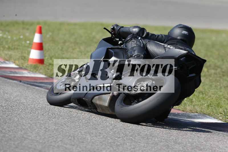 /44 09.08.2025 Plüss Moto Sport ADR/Freies Fahren/550